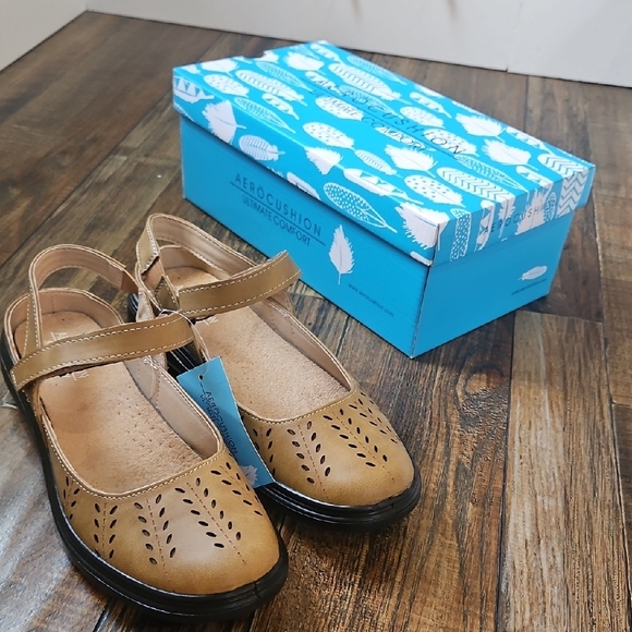 Aerocushion Womens Mary Jane Tan Lightweight Women's Flats (8.5 Wide) - Picture 2 of 12